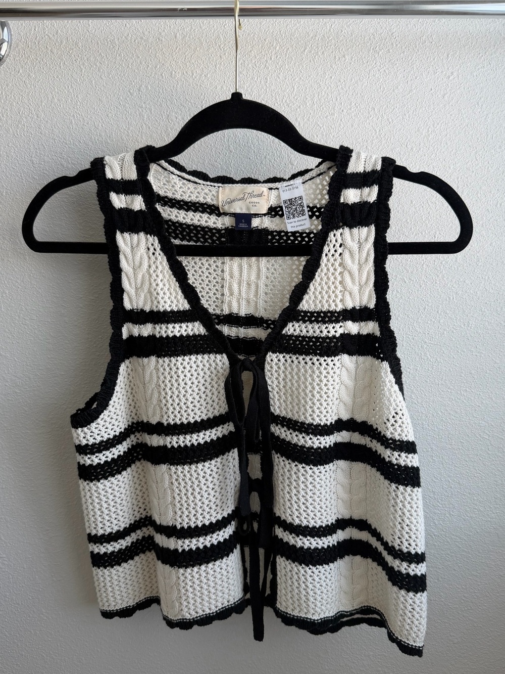Woman’s knit tie tank top